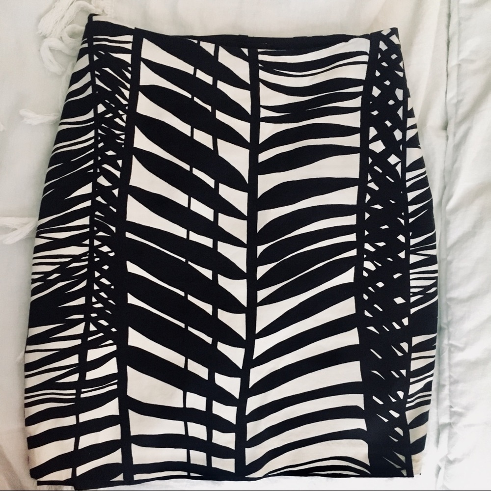 Black & White Geometric Pencil Skirt
